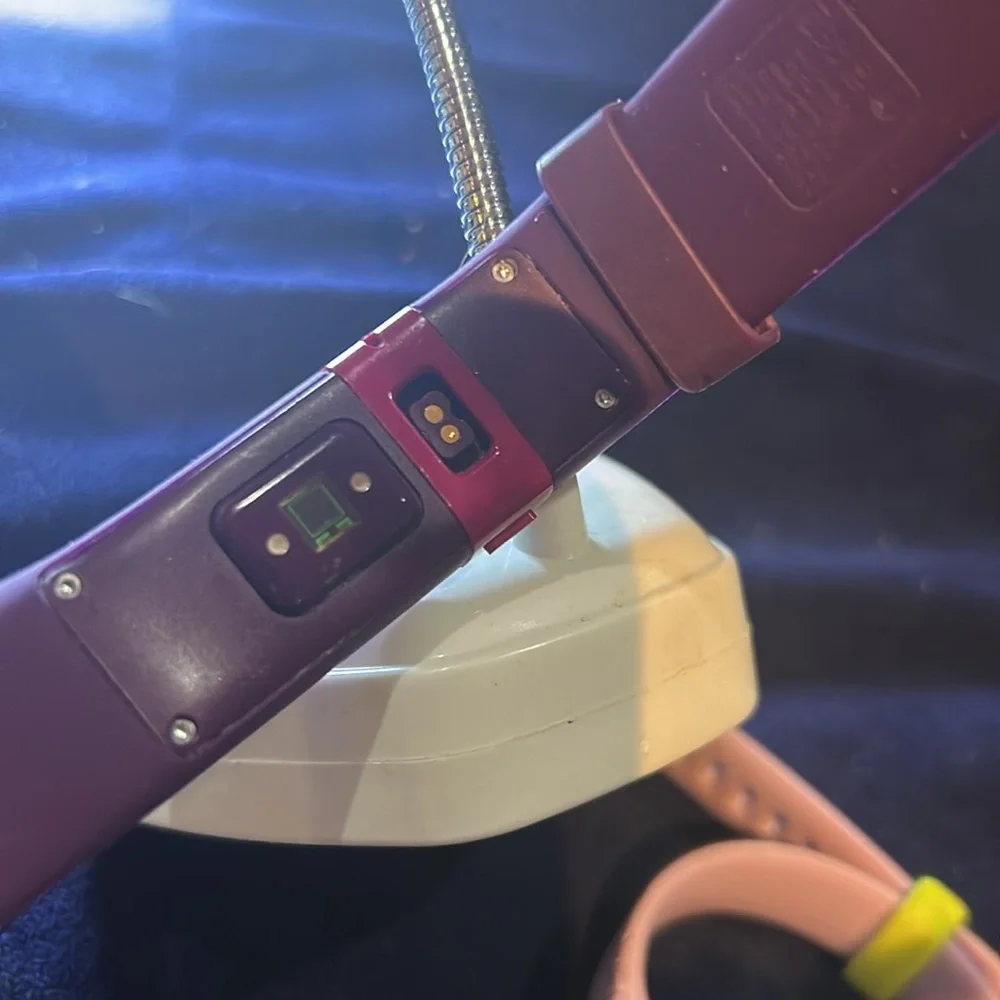 Fitbit charge HR Purple (plum) Smartwatch with‎ Sleek Design and Digital Display